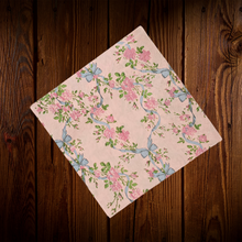 Cargar imagen en el visor de la galería, Lazos y flores. Servilletas cuadradas grandes. 20 Unid.
