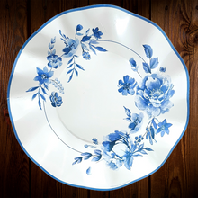 Cargar imagen en el visor de la galería, Blanco con diseño floral azul. Plato Principal. 10 Pulgadas. 10 Unid.