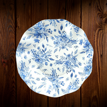 Cargar imagen en el visor de la galería, Blanco con diseño floral azul. Plato Postre. 7.5 Pulgadas. 10 Unid