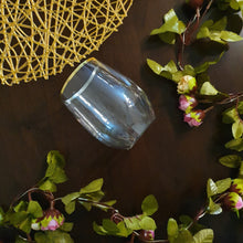 Cargar imagen en el visor de la galería, Copa plástica sin pie con borde dorado. Unidad