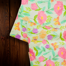 Cargar imagen en el visor de la galería, Mantel de vinyl. Flores y mariposas pastel. Mesa de 6-8 personas.
