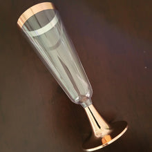 Cargar imagen en el visor de la galería, Copa con base y borde metalizado. Unidad.

