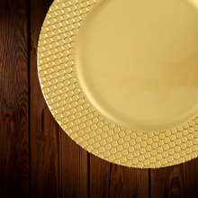 Cargar imagen en el visor de la galería, Plato base plastico diseño panal. Dorado. Unidad
