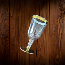 Cargar imagen en el visor de la galería, Copa para vino o agua borde dorado. Unidad.
