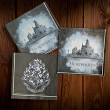 Cargar imagen en el visor de la galería, Hogwarts. Servilleta grande. 18 Unid.
