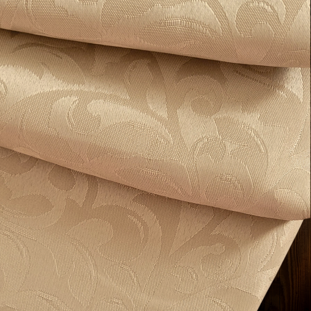 Mantel color champagne estampado. Rectangular