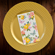 Cargar imagen en el visor de la galería, Flores y mariposas. Servilleta de papel rectangular diseño flores pastel. 14 Un.
