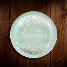 Cargar imagen en el visor de la galería, Thankful. Plato postre 7&quot;. Sage Green. 10 Unid.
