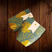 Cargar imagen en el visor de la galería, Bolsas para rellenar con diseño hojas tropicales. 10 Unid
