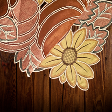 Cargar imagen en el visor de la galería, Calabazas y flores. Camino de mesa. Unidad.

