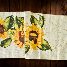 Cargar imagen en el visor de la galería, Camino de mesa girasoles. Algodón.
