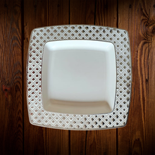 Cargar imagen en el visor de la galería, Blanco cuadrado borde detalles plateados. Plato Postre. Unidad.
