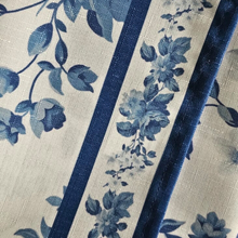 Cargar imagen en el visor de la galería, Mantel blanco con azul. Polyester. Unidad
