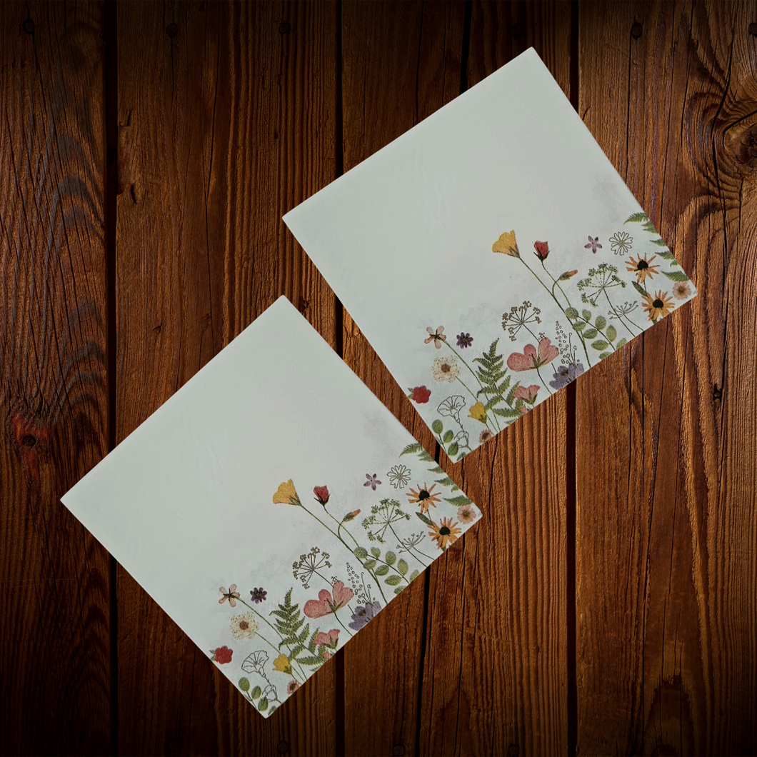 Blanco con borde de flores. Servilleta pequeña. 10 Unid.