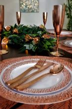Cargar imagen en el visor de la galería, Borde textura rose gold. Plato Postre. 5 Unid. UNICO SET
