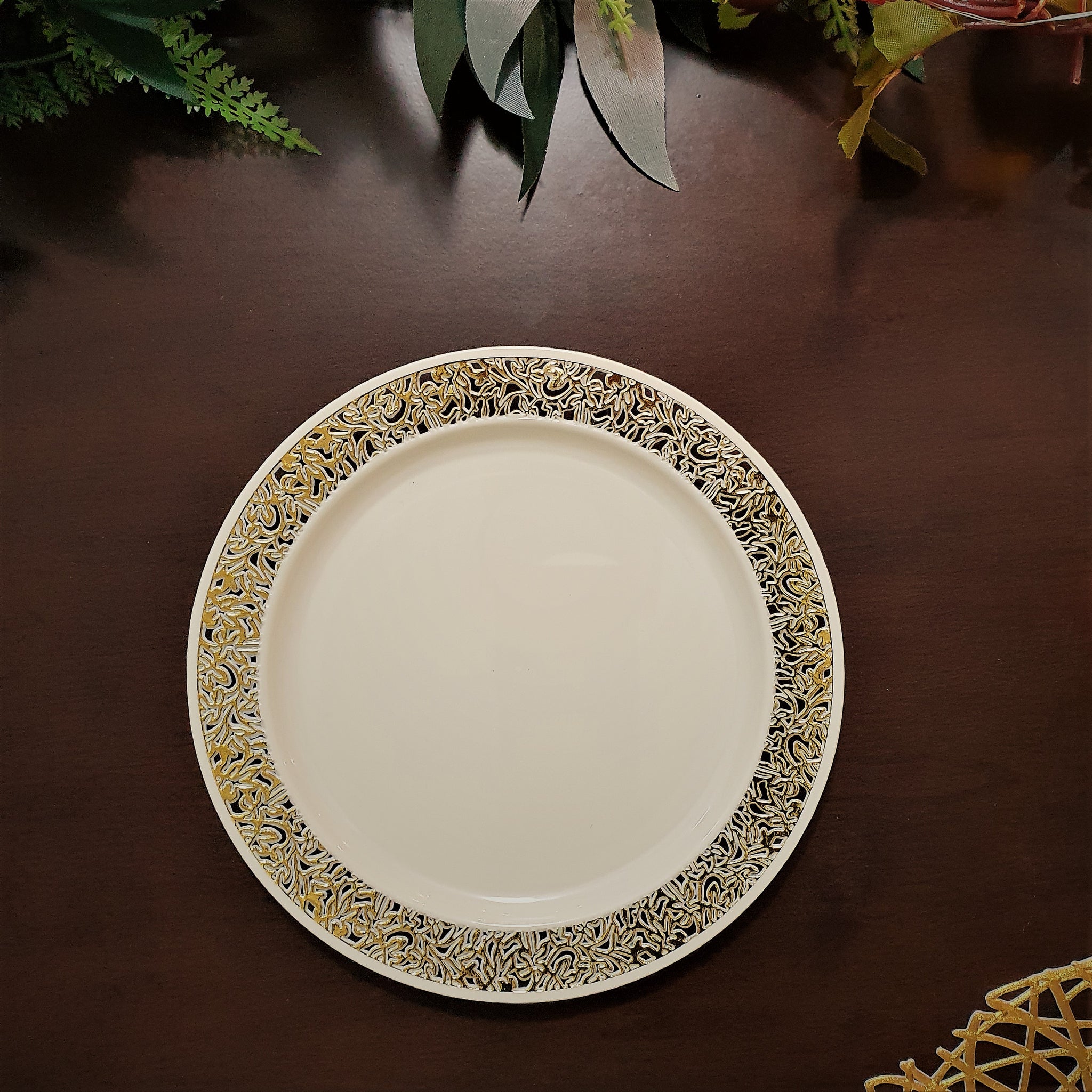 Set Marfil con encaje dorado. Plato Postre. 5 Unidades. ULTIMO SET – Vive  tu mesa, image size:2048x2049