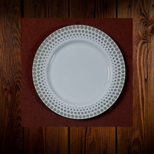 Cargar imagen en el visor de la galería, Set Blanco borde puntos plateados. Plato para postre. 6 Unidades. ULTIMO SET
