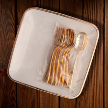Cargar imagen en el visor de la galería, Plato Aperitivo o Postre borde metálico con mini cubiertos. Unidad

