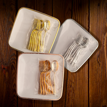 Cargar imagen en el visor de la galería, Plato Aperitivo o Postre borde metálico con mini cubiertos. Unidad
